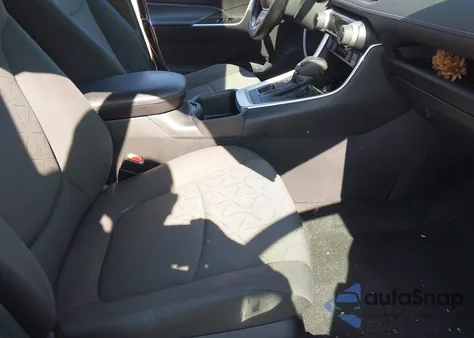 2022 Toyota Rav4 Xle z USA, uszkodzony, nr VIN 2T3P1RFV9NC318349